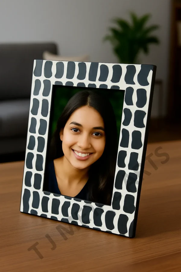 Resin Black N White Photo Frame