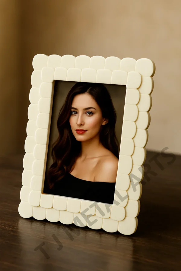 Scalloped Edge Photo Fame